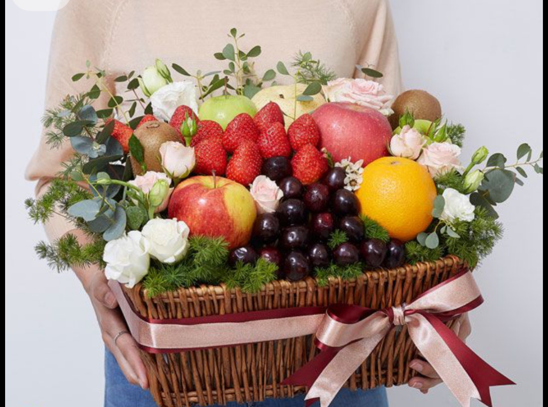 Royal Fresh Mixed Fruit Basket